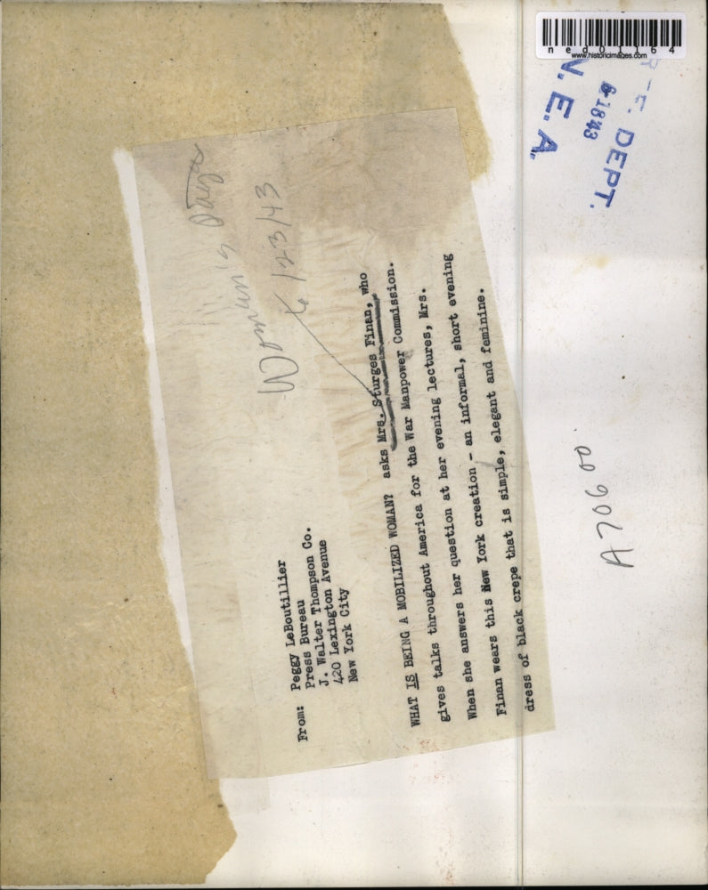 1943 Press Photo Mrs. Sturges Finan is a lecturer with the sophisticated outfit