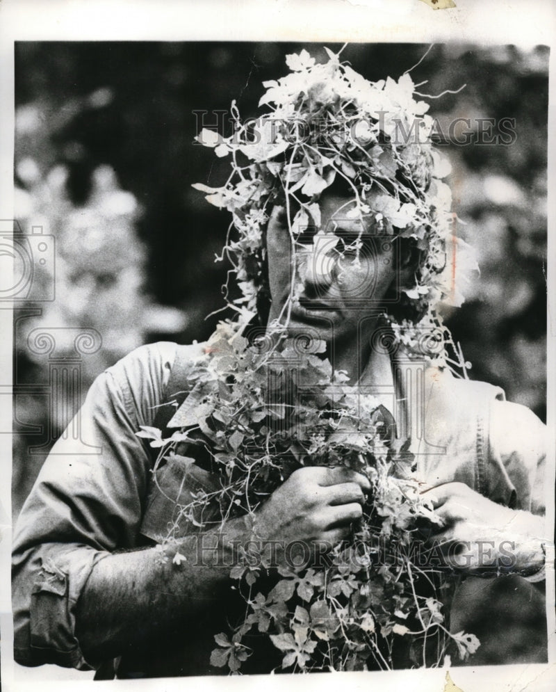 Load image into Gallery viewer, 1970 Press Photo Miami Fla. Timothy Pruto Univ of Miami ROTC camo - ned01194

