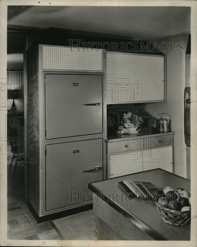 Press Photo A new model of a refrigerator and freezer in one