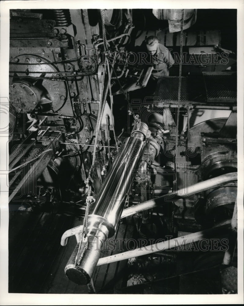 Load image into Gallery viewer, 1962 Press Photo rolls of tungsten Carbide made at Allegheny Ludlum Steel Corp.
