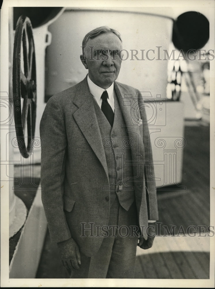 1931 Press Photo Dr. William Merrill aboard the Aquitania leaving New York.