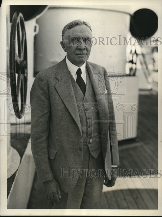 1931 Press Photo Dr. William Merrill aboard the Aquitania leaving New York.
