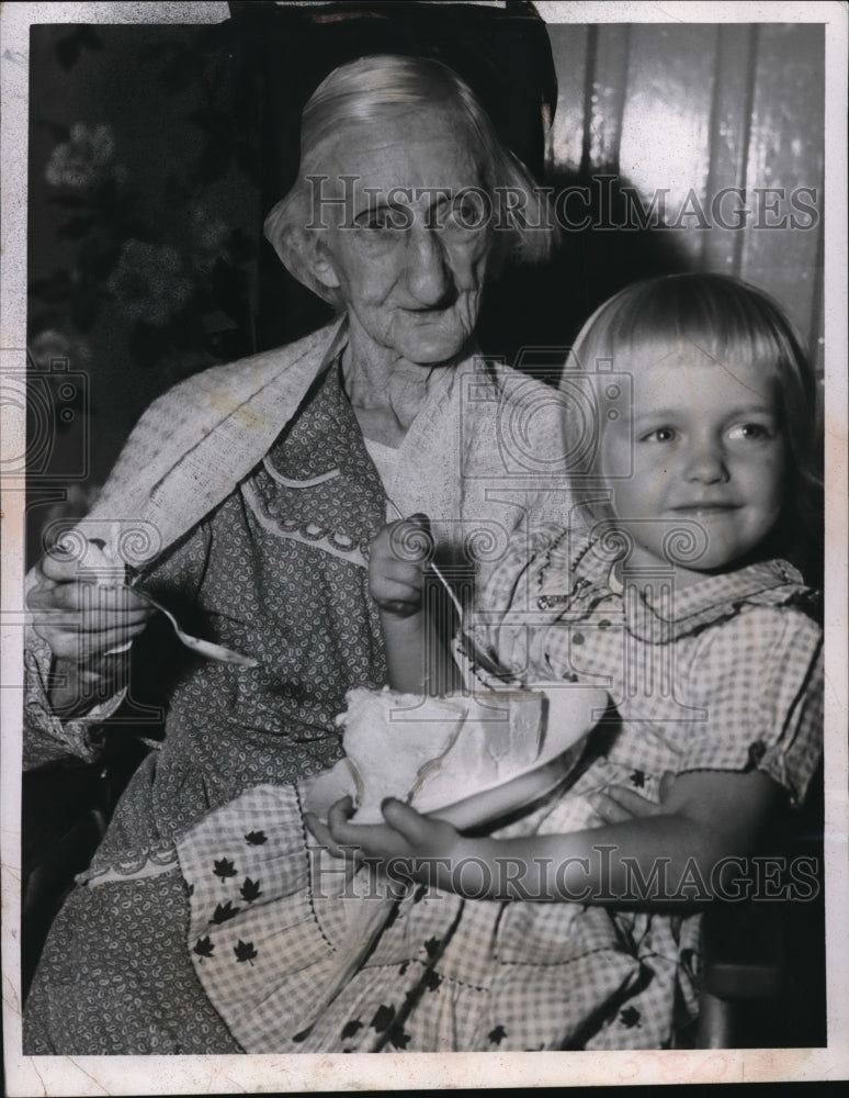 Load image into Gallery viewer, 1955 Press Photo Mrs Annie Ziegler age 99 &amp; great granddaughter Gloria

