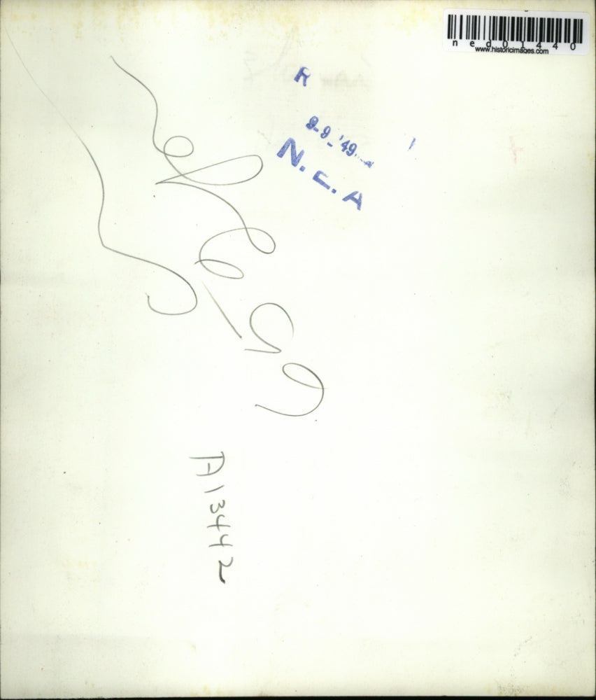 1949 Press Photo Cops helped Butterball that stuck between two buildings