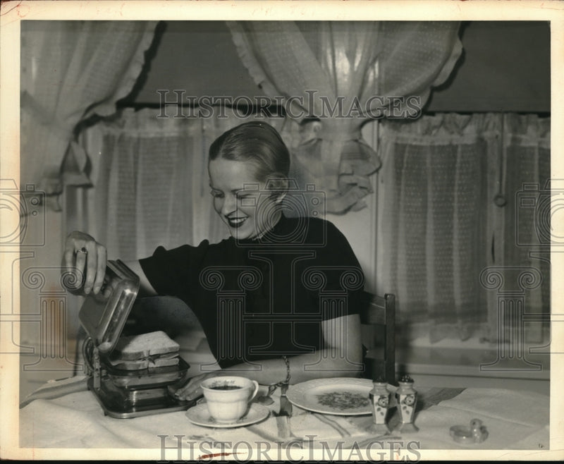 Load image into Gallery viewer, 1938 Press Photo Mrs. C.W Wurster with an electric sandwich press

