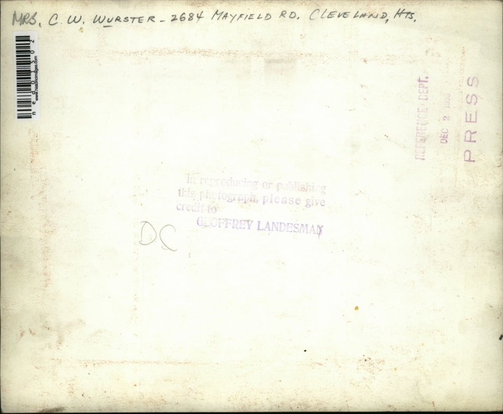 1938 Press Photo Mrs. C.W Wurster with an electric sandwich press