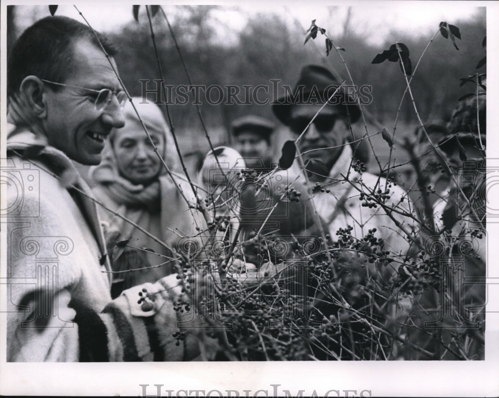 1957 Press Photo Park Naturalist John Kason
