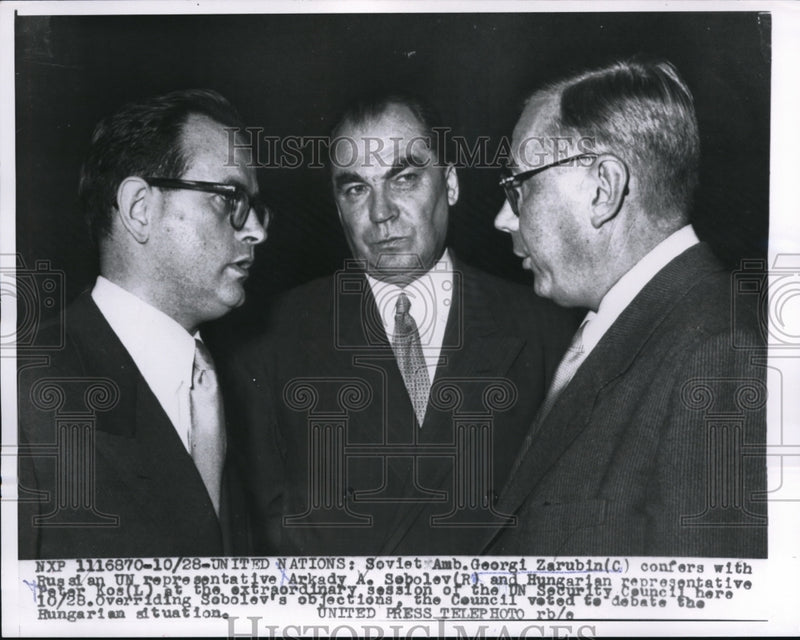 Load image into Gallery viewer, 1956 Press Photo Georgi Zarubin confers with Arkady Sebolev and Peter Kos
