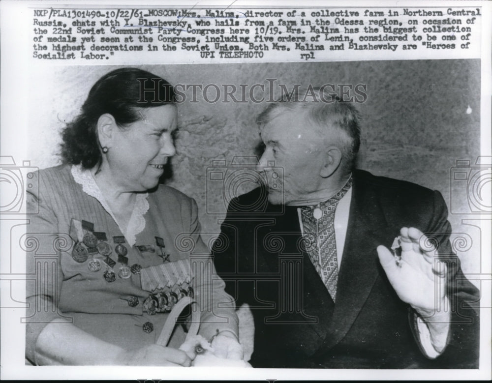 1961 Press Photo Chat between Mrs. Malina a collective farm Dir. and Blazhevsky
