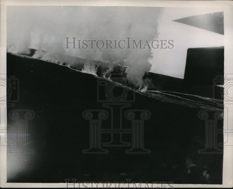 Load image into Gallery viewer, 35 Press Photo The eruption of the Mauna Loa Volcano
