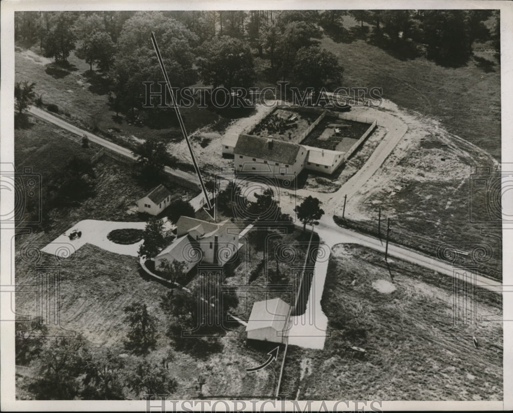 1941 Press Photo At the Caddozzo Farm Home,security is at its best