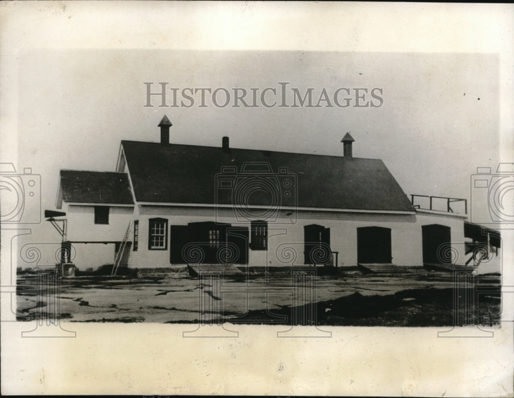 1930 Press Photo Greely Island pump house is used as a hangar for Junkers plane
