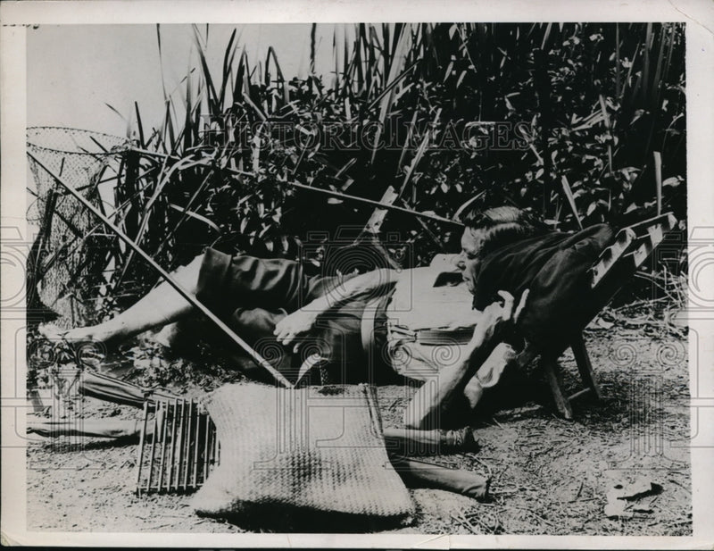 Load image into Gallery viewer, 1937 Press Photo London Disciple of Isaac Walton at Rye HOuse on the river Lea
