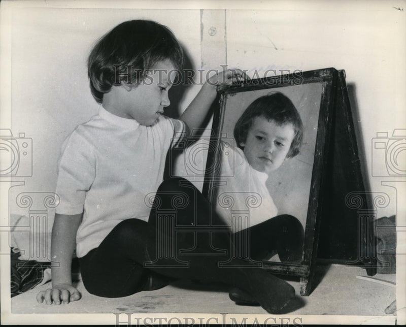Load image into Gallery viewer, 1959 Press Photo Paris Little model Isabelle studies herself in mirror
