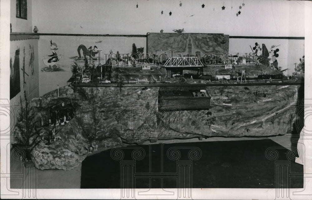 1949 Press Photo Christmas Display photographed by Michael J Carrick - ned01642