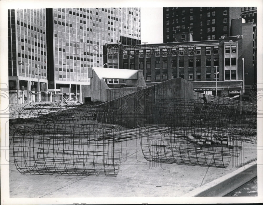 1972 Press Photo Mini park under construction at E 12th and Chester Ave