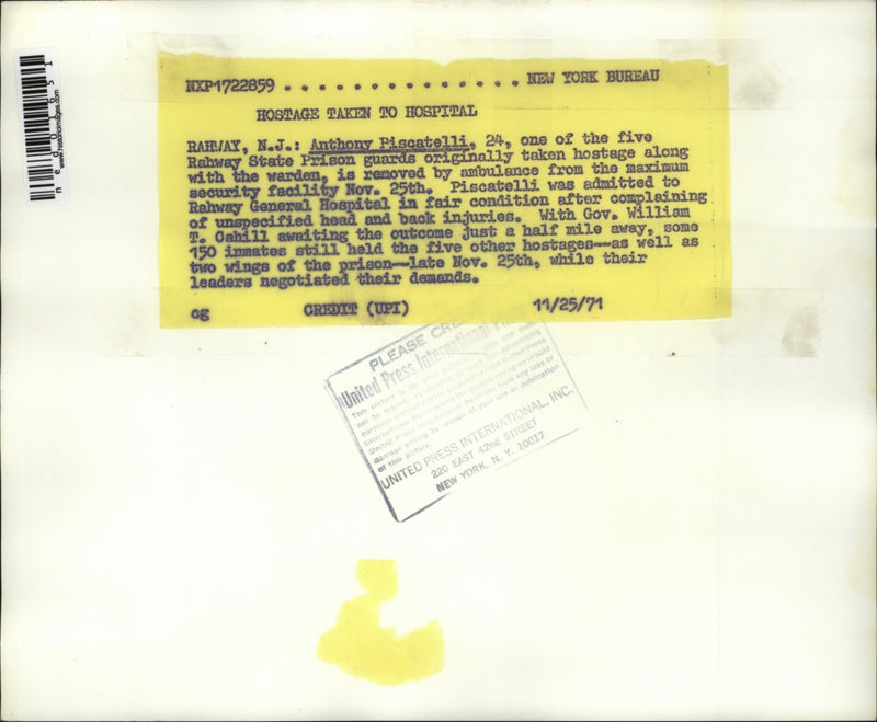 Load image into Gallery viewer, 1971 Press Photo Anthony Piscatelli, one of the prison hostages was brought out
