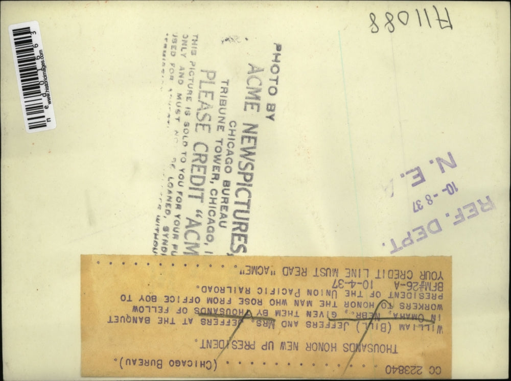 1937 Press Photo Mr. & Mrs. William Jeffers at a banquet to honor Mr. Jeffers.