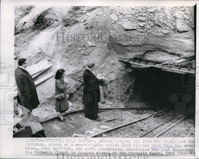Load image into Gallery viewer, 1959 Press Photo The last Blessings to the trapped miners by Rev. Edmund Langan
