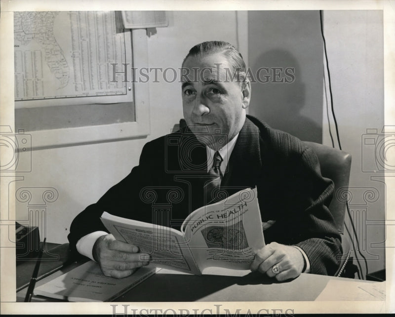 Load image into Gallery viewer, 1942 Press Photo Dr. John L. Lavan with Public Heath Book
