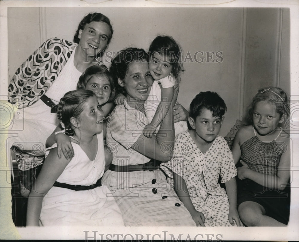 1937 Press Photo Gloria Lichtenstein Found After Disappearing From Her Home