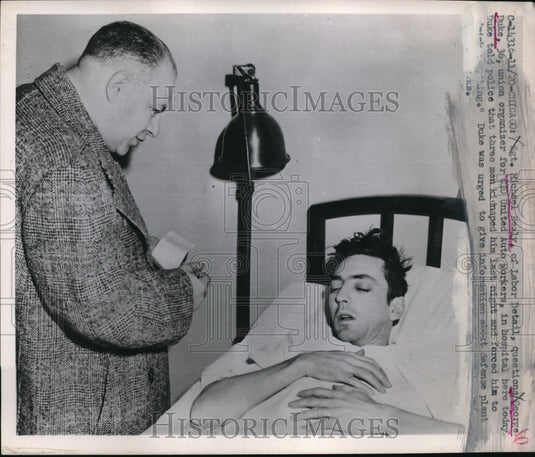 1951 Press Photo Chicago Sgt Michael Healy questions George Duke Union organize