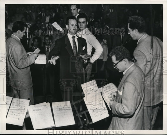 1951 Press Photo Ralph Flanaghan conduct orchestra at college affair