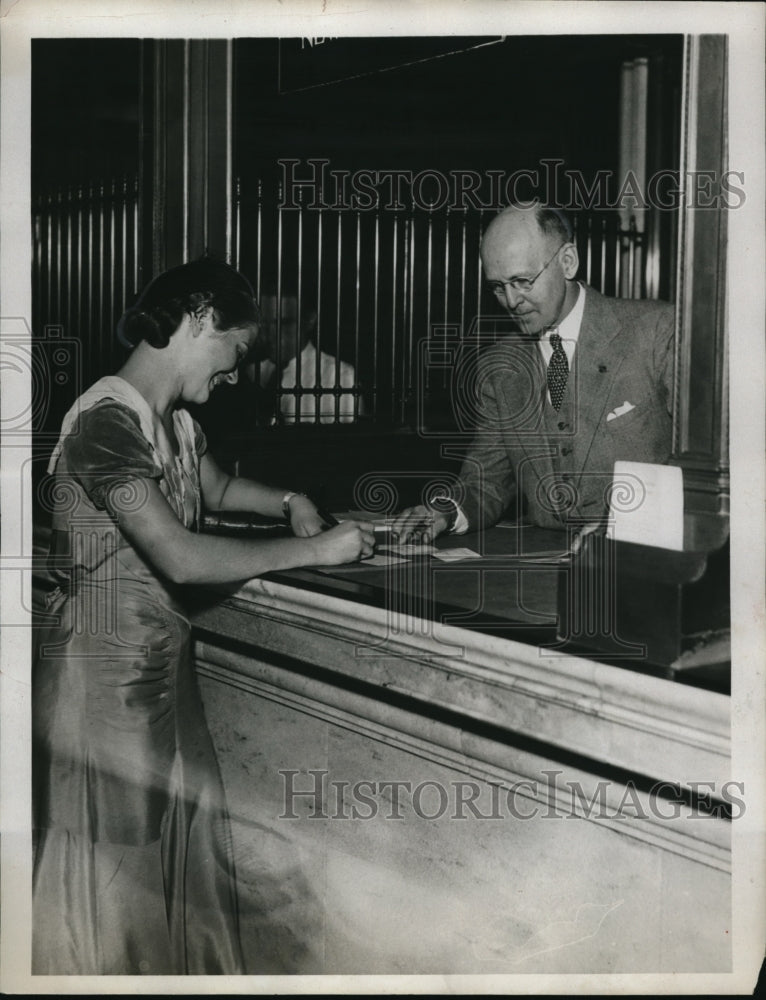 Load image into Gallery viewer, 1937 Press Photo National City Bank opens, Capt Albert Spengler &amp; customer
