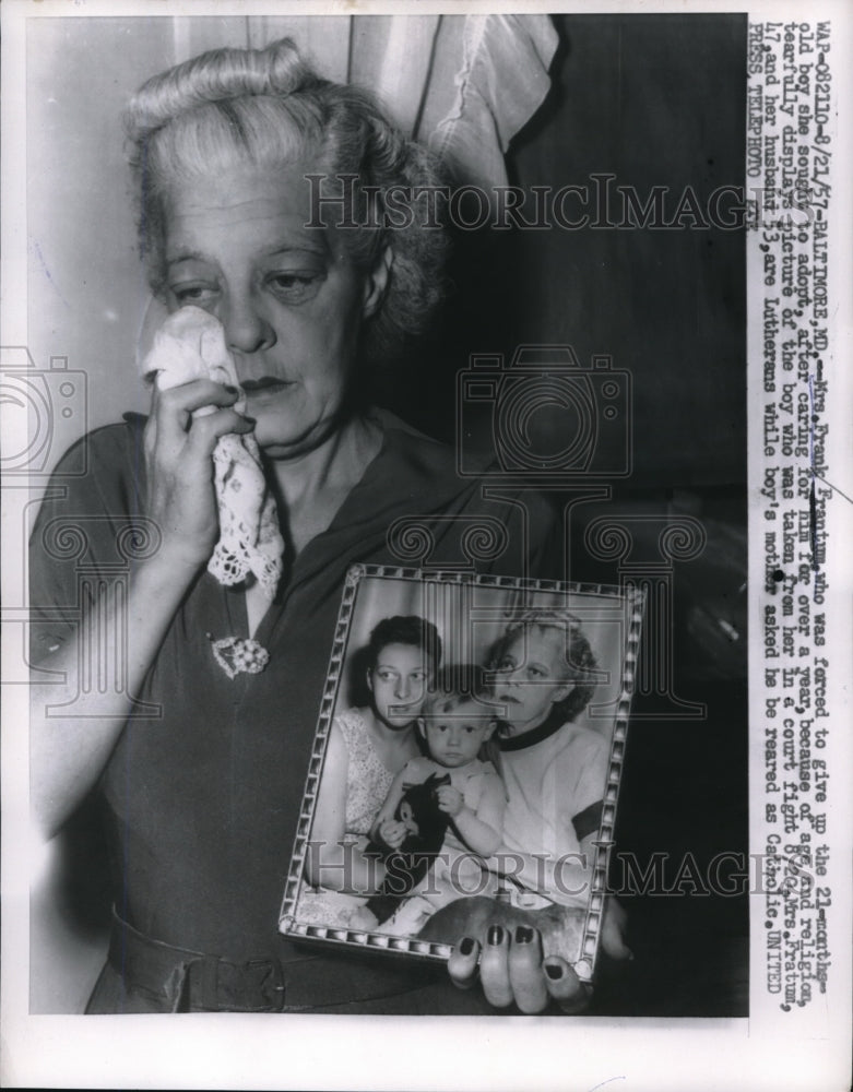1957 Press Photo Baltimore Md Mrs Frank Fraantum & baby she had to give up