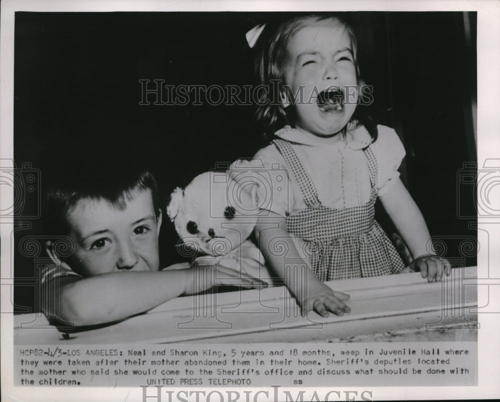 1952 Press Photo Neal and Sharon King weep in the juvenile hall