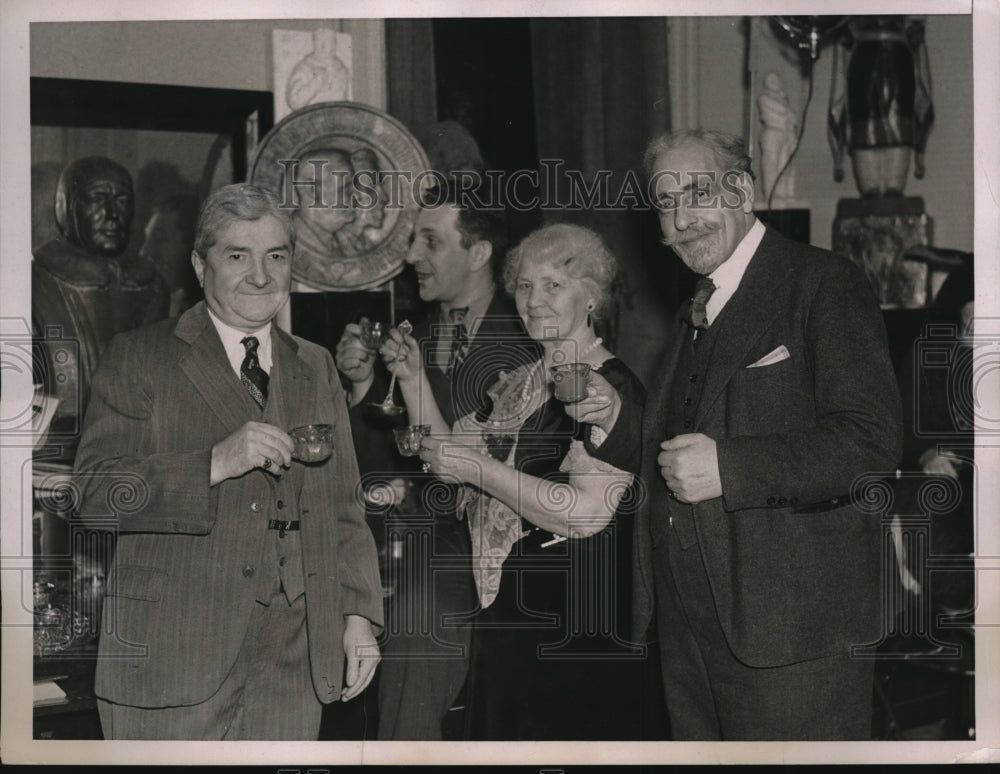 1937 Press Photo Capt HD Wild,F A Williams, Mrs ,at New Years party