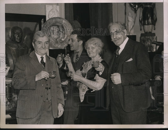 1937 Press Photo Capt HD Wild,F A Williams, Mrs ,at New Years party