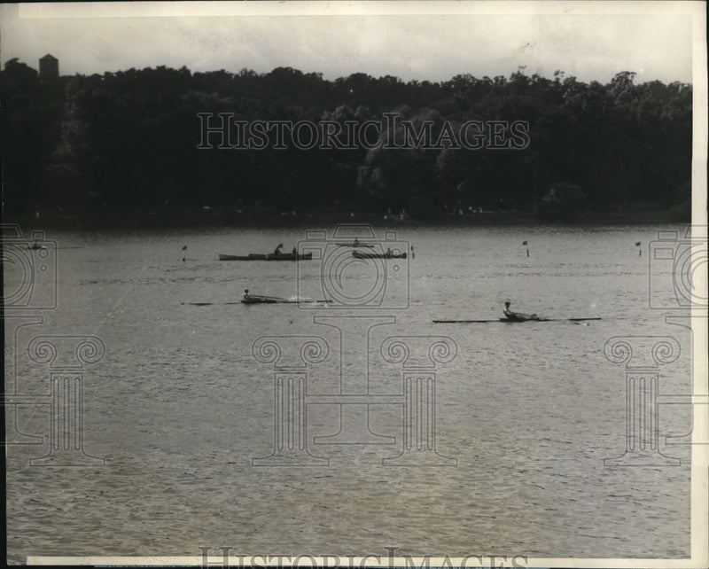 Load image into Gallery viewer, 1928 Press Photo Walter Hoover is on second lead at the Single skulls
