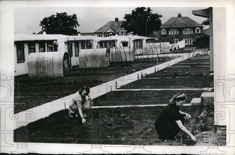 Load image into Gallery viewer, 1946 Press Photo Mud Hole transformed into a neat housing site in Cheltenham
