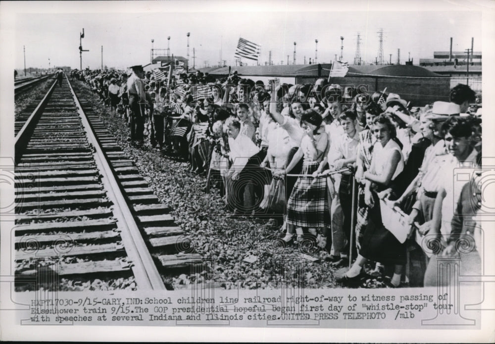 1952 Press Photo Gary Ind school children wait passing of Eisenhower Train