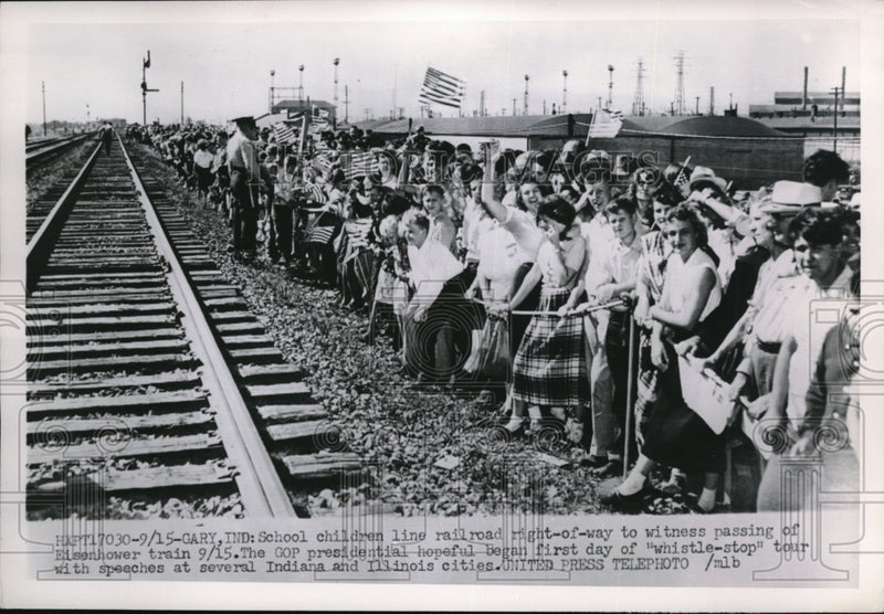 Load image into Gallery viewer, 1952 Press Photo Gary Ind school children wait passing of Eisenhower Train
