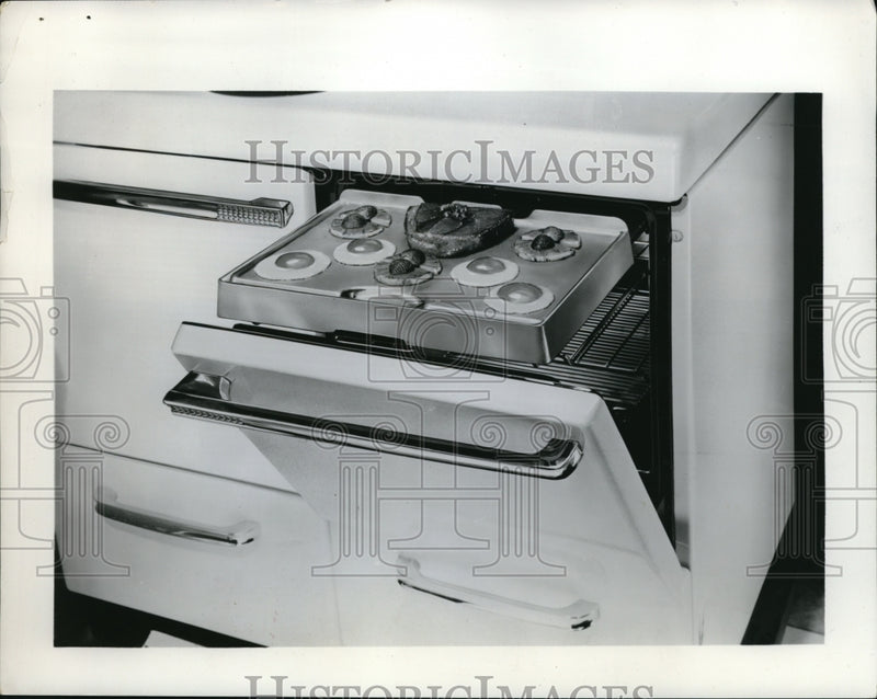Load image into Gallery viewer, 1952 Press Photo Built In Jiffy Griddle of Philco Electric Range

