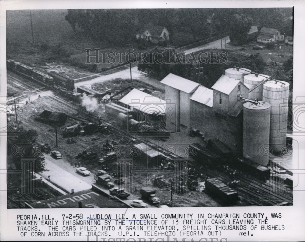 1958 Press Photo Violence of cars out of the track shaken the Champaign County