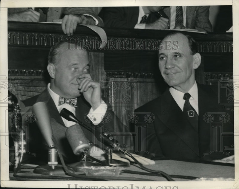 Load image into Gallery viewer, 1954 Press Photo Attorney Samuel P Sears &amp; Senator John McClellan in Washington
