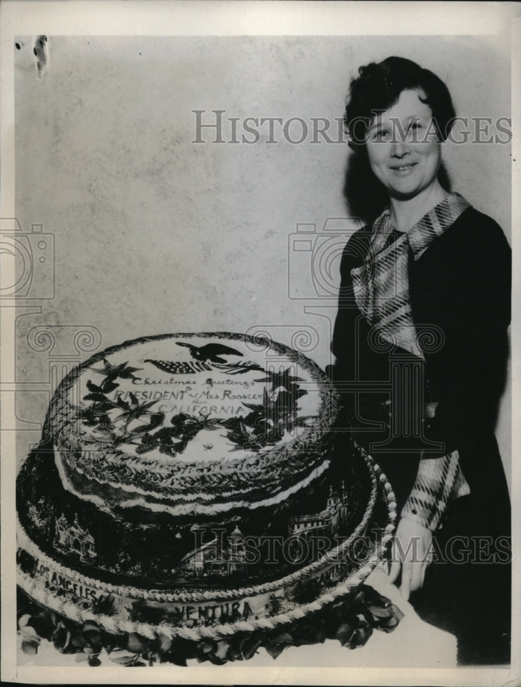 1933 Press Photo Mildred Lager with huge cake by Bill Baker to Pres Roosevelt