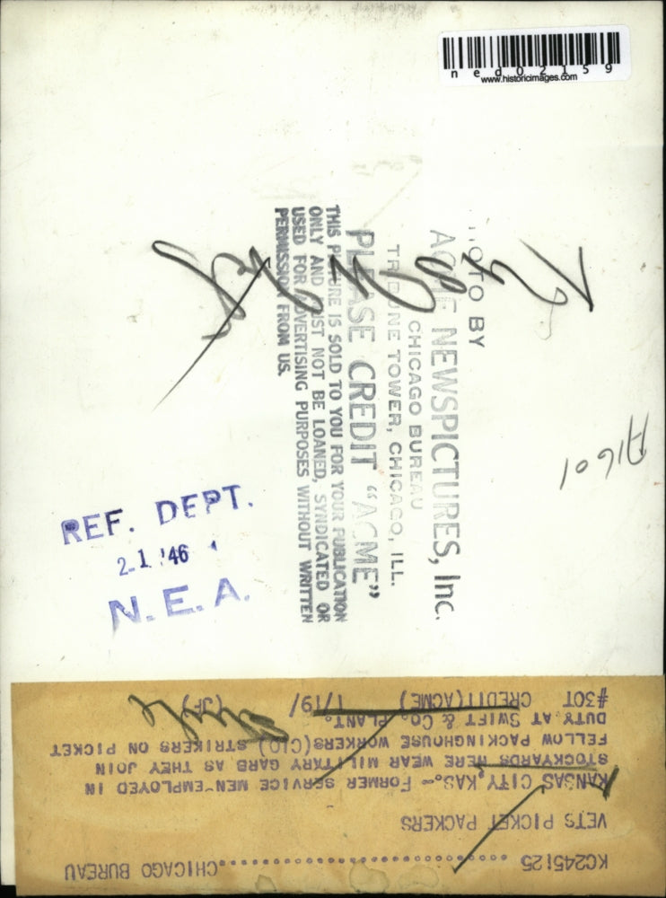 1946 Press Photo Former service men joined fellow workers on a strike at Swift