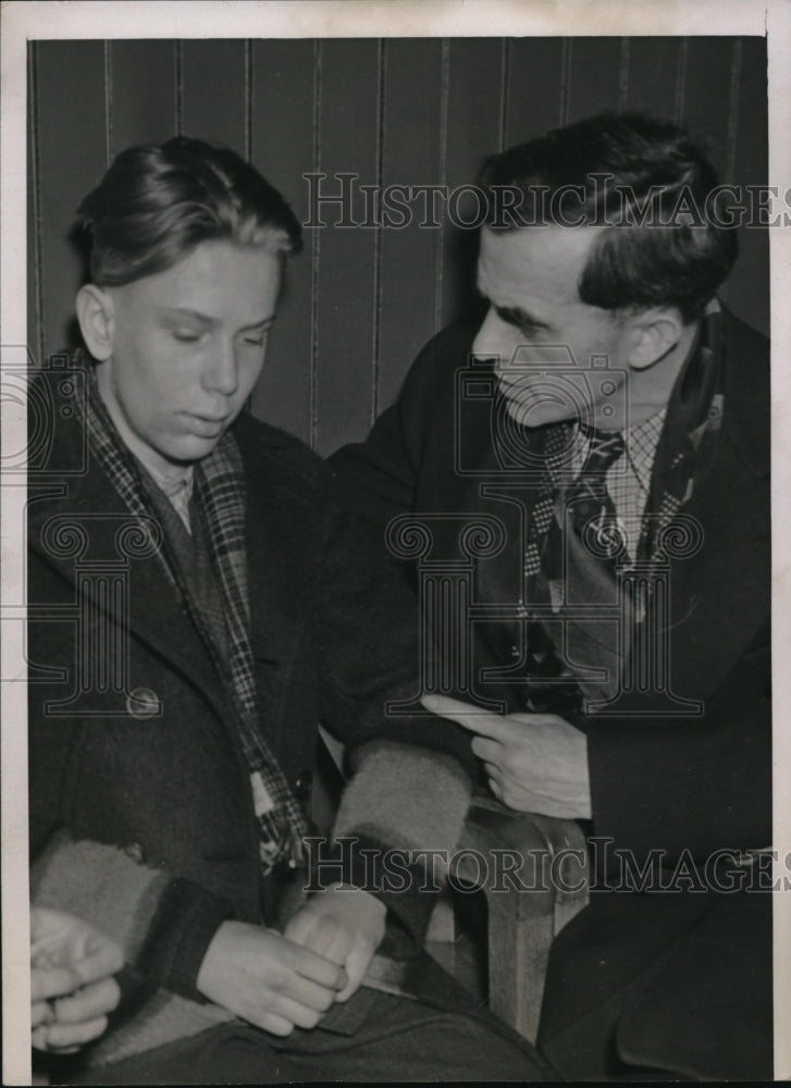 Load image into Gallery viewer, 1938 Press Photo Theodore Danielsen Jr, 16, Sophomore in Chicago Highschool
