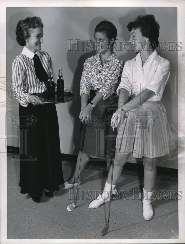 1960 Press Photo Costumes for masked ball given by Brecksville Jaycee Wives
