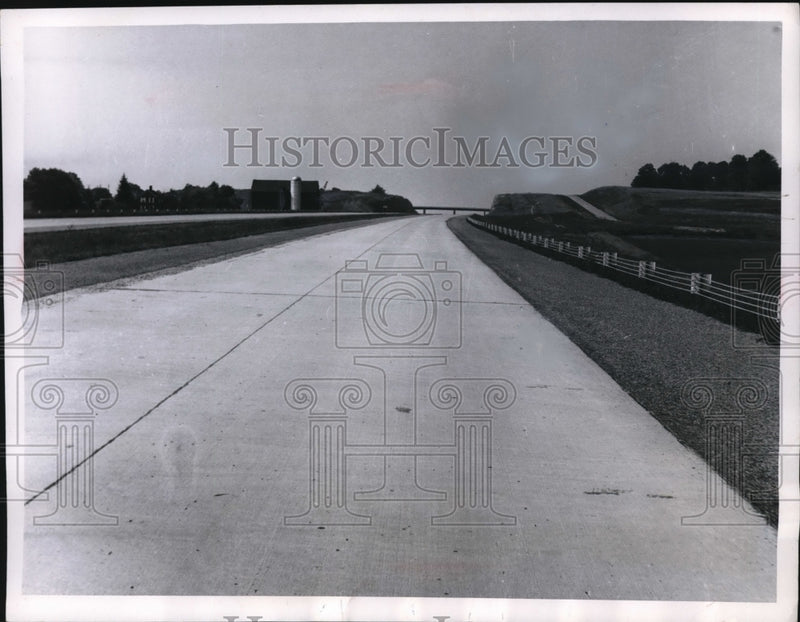 Load image into Gallery viewer, 1955 Press Photo Two section level of the Ohio Turnpike.
