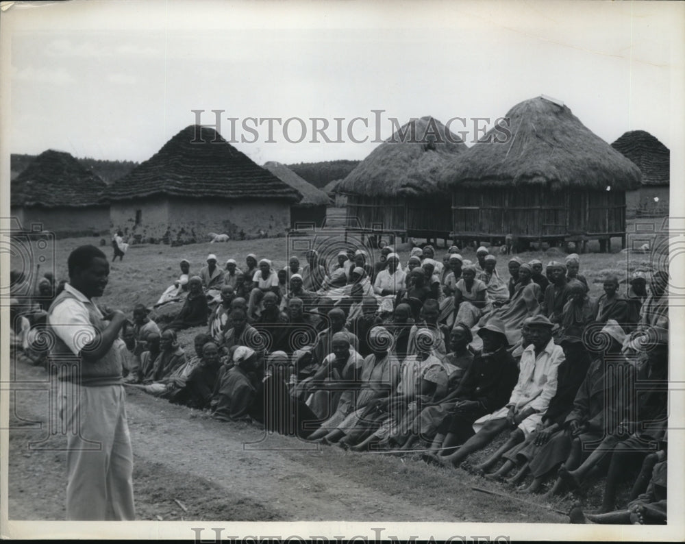 1962 Press Photo Elliud Mehihu trying to get villagers to confess
