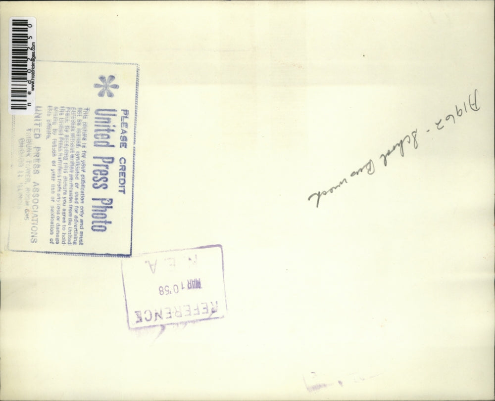 1958 Press Photo Watching the removal of bodies from a school bus accident.