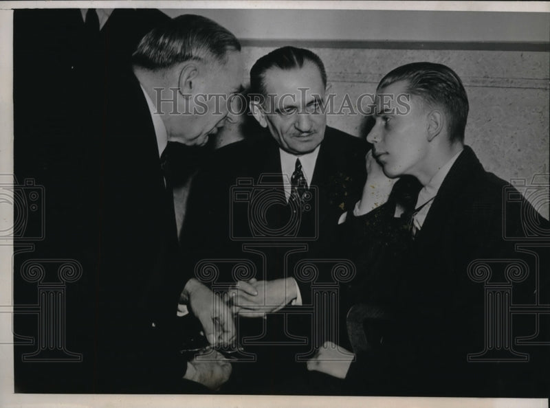 Load image into Gallery viewer, 1938 Press Photo Theodore Danielsen confessed of stabbing his mother
