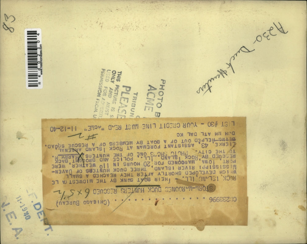 1940 Press Photo Rock Island Ill Duck hunters H Zierke rescued when boat sunk