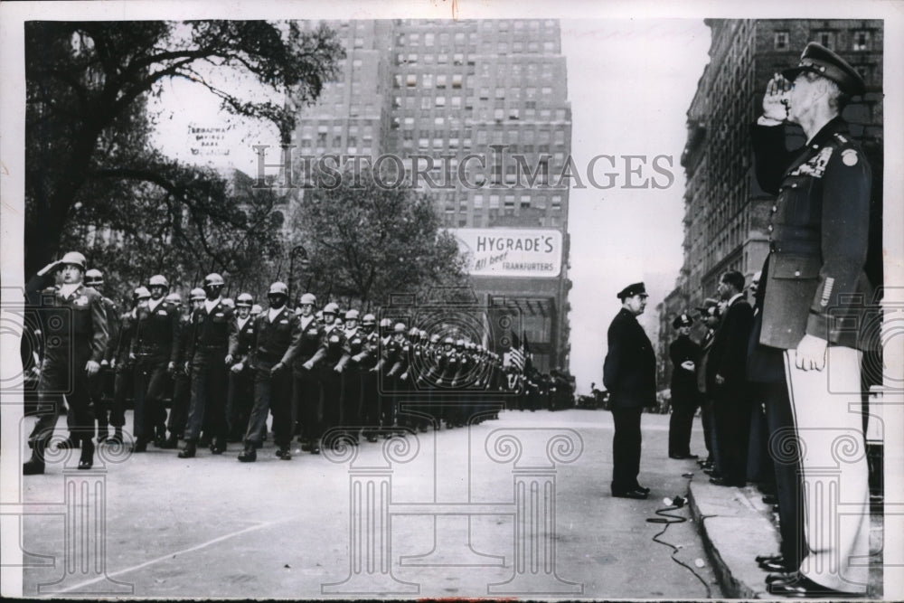 1953 Press Photo NYC Mark Clark former UN Cmdr & Korean vets parade