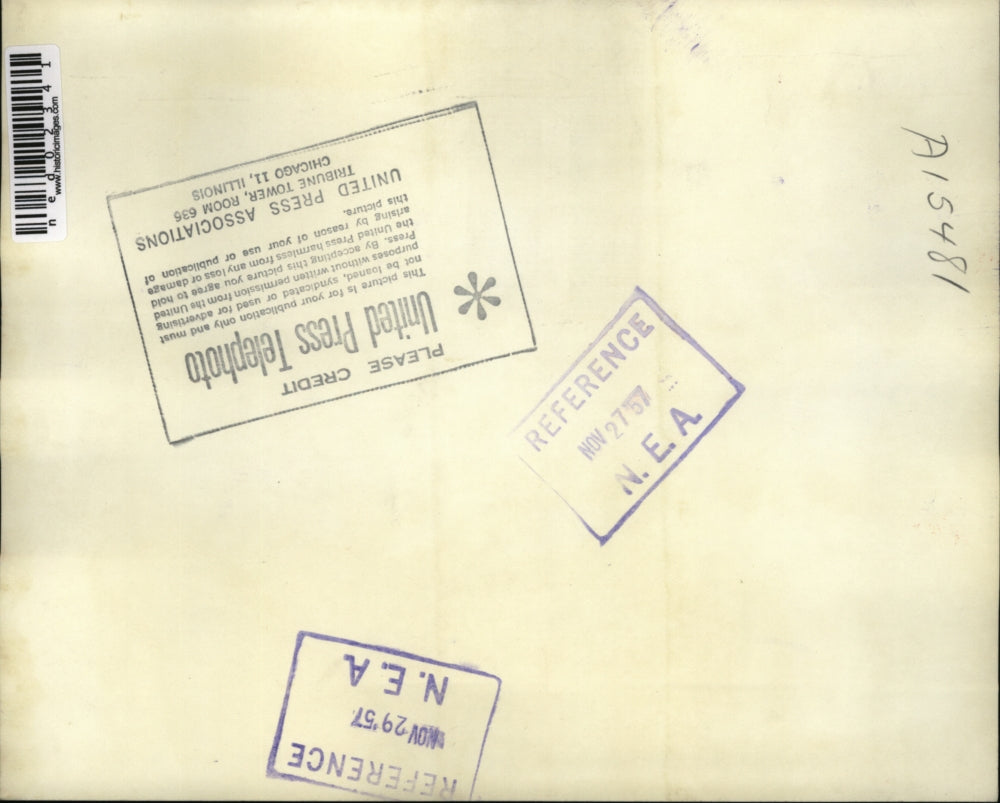 1957 Press Photo Detroit MichJudge FG Schemansloe hold court from hospital bed